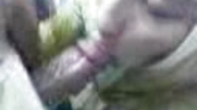 Najljubši :  Vroč seks za dekle z zapeljivimi majhnimi joški od velikega fanta Video posnetki 