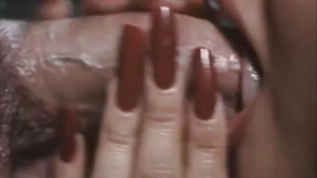 Najljubši :  Piflar v kuhinji prikrito pojebe GF-jevo suho sestro Video posnetki 