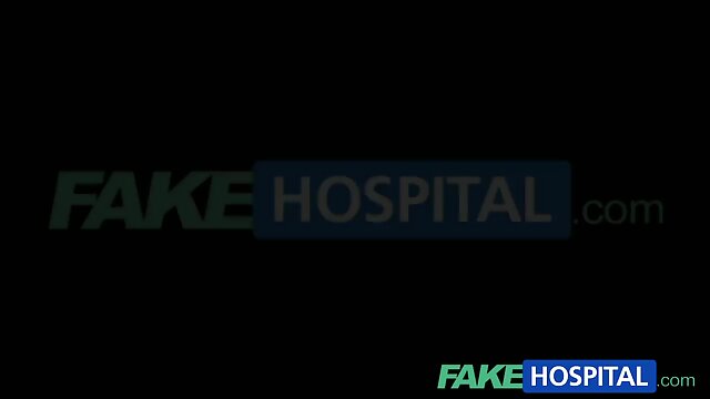 Najljubši :  Razburljivo rjavolasko dekle je zajebal na kavču Video posnetki 