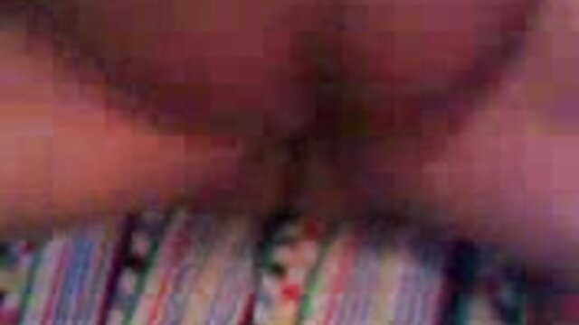 Najljubši :  Moški poljubi dekleta v ustnice in muco, preden potisne kura noter Video posnetki 