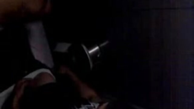 Najljubši :  Seksi prsata rjavolaska vzame tiča maserja med ustnice Video posnetki 