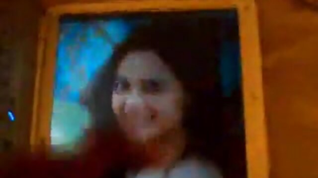 Najljubši :  Blondinka tesnega telesa si širi rit, da jo analno zajebe Video posnetki 