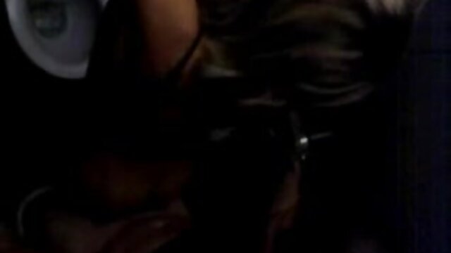 Najljubši :  Dve vroči ebenovini babi uživata v trdem trojčku Video posnetki 