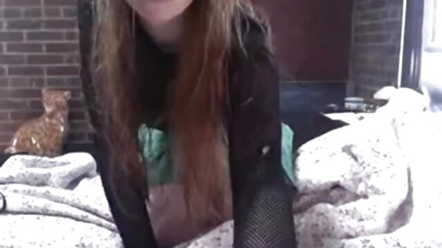 Najljubši :  Luštna punca z velikimi melonami sesa in vozi pokončno palico kot profesionalec Video posnetki 