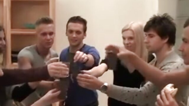 Najljubši :  Ebony teen dobi usta in piko napolnjena s trdim belim tiča Video posnetki 