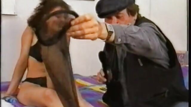 Najljubši :  Lepotica z velikimi okroglimi prsi in tetovažami sesa penis na prostem Video posnetki 