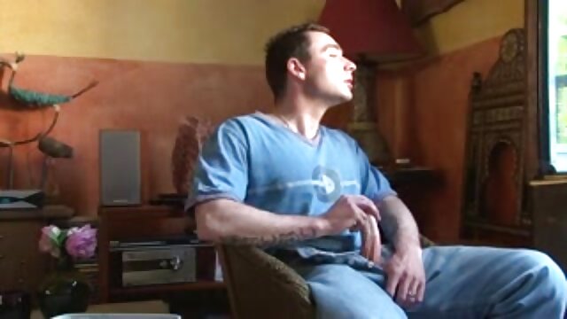 Najljubši :  Skinny miks skoči na dildo, ki pripada tipu v kostumu pande Video posnetki 