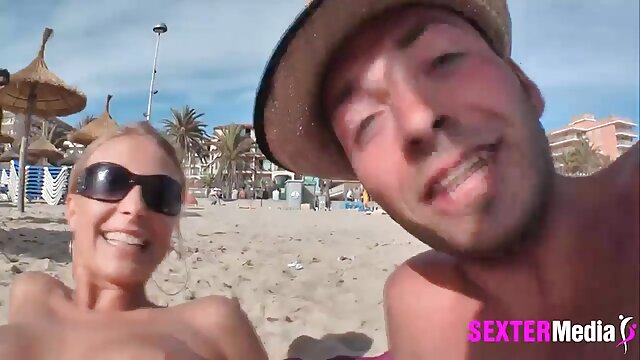 Najljubši :  Navihana azijska babe Navy vzame dva picka v usta in mokri tunel Video posnetki 