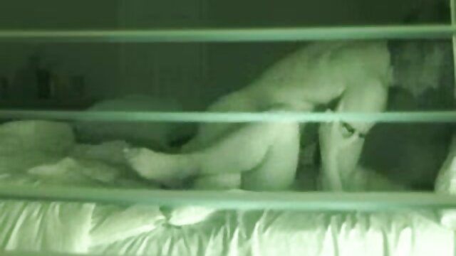 Najljubši :  Očarljiva sramežljiva Japonka boža tiča pred kamero Video posnetki 