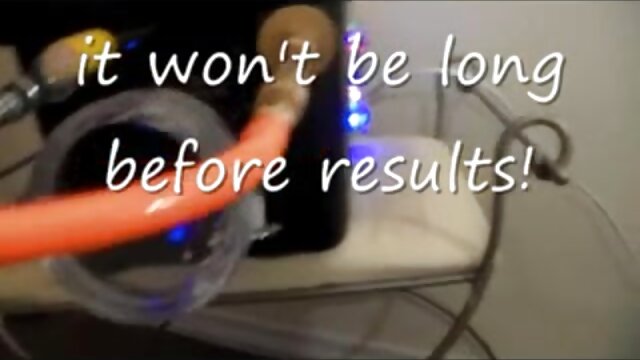 Najljubši :  Puckasta blondinka zrela se sprosti na kavču skupaj z učencem Video posnetki 