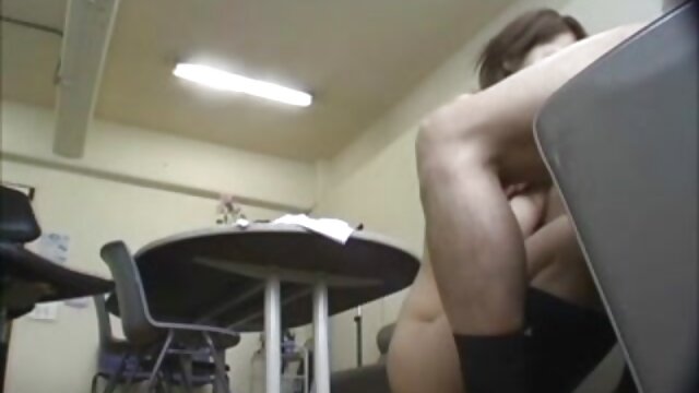 Najljubši :  Chubby mature še vedno išče svež kos mladega tiča Video posnetki 