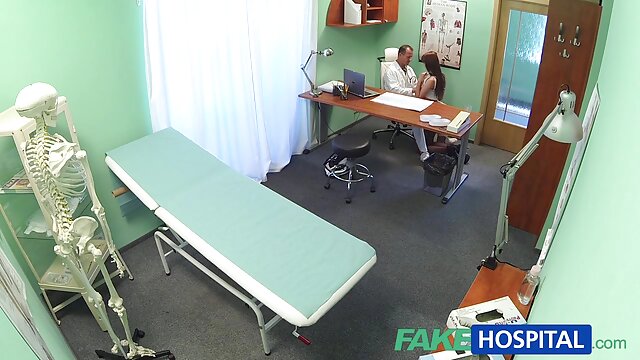 Najljubši :  Suhe najstnice v fantastični orgiji skupinskega seksa Video posnetki 