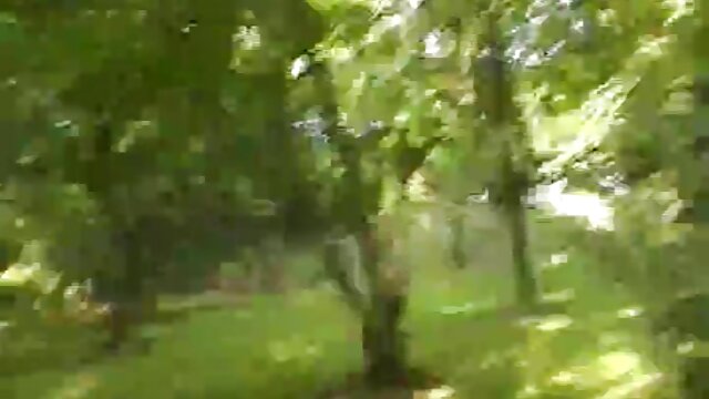 Najljubši :  Sladko dekle z rožnato piko dobi dol za nekaj oralnega seksa Video posnetki 