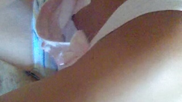 Najljubši :  Tetovirana azijska lisica se ljubi s fantom v postelji Video posnetki 