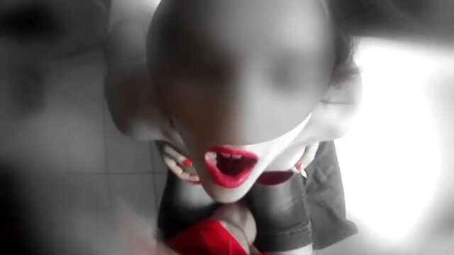 Najljubši :  Tetovirana inštruktorica seksa in ingverjeva študentka imata pasji seks Video posnetki 