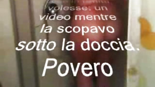 Najljubši :  Guma lepo masira golo blondinko, zaradi česar je zelo pohotna Video posnetki 