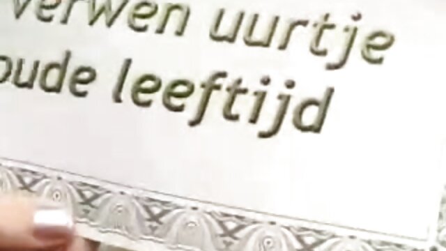 Najljubši :  Umazan moški ljubkuje najstniško muco s penisom skozi gloryhole Video posnetki 