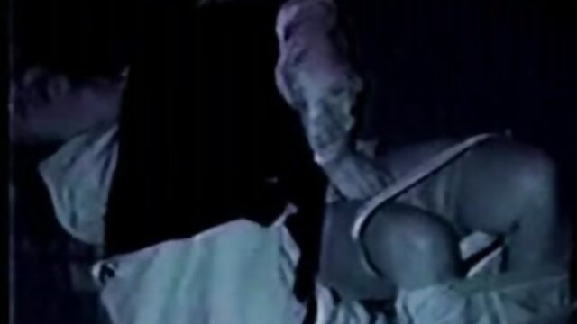 Najljubši :  Lacy Lennon je vesela, da vidi Logana Piercea v postelji in se zajebe Video posnetki 