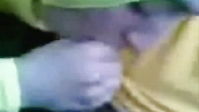 Najljubši :  Sodobni par bludi na prostem in se zabava. Video posnetki 