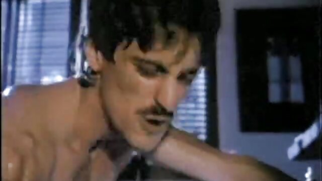 Najljubši :  Slutty rjavolaska piščanec zapelje bazen fant za vraga Video posnetki 