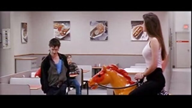 Najljubši :  Striper z lepimi joški ima rad drzno zabavo s seksom Video posnetki 