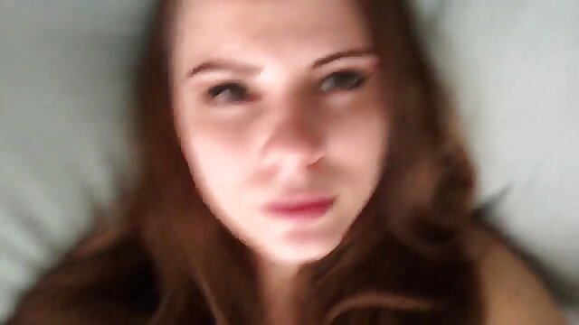 Najljubši :  Amaterska rjavolaska Zena Little jaha lepega tiča Video posnetki 