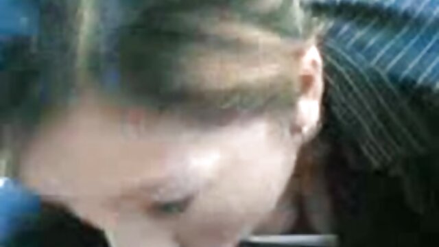 Najljubši :  Dve mladi in poželjivi bejbi se igrata lezbičnega lizanja Video posnetki 