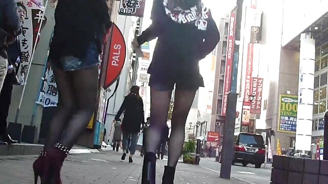 Najljubši :  Trije mladi angelčki so se pod tušem začeli igrati lezbičnih igric Video posnetki 