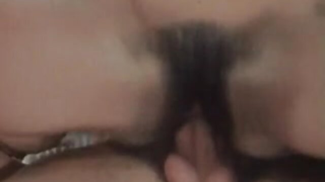 Najljubši :  Velika rit Spicy J se igra s svojo muco na kameri Video posnetki 