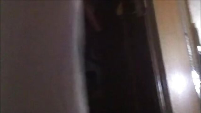 Najljubši :  Brunette chick strastno sesa in jaha svojega fanta Video posnetki 