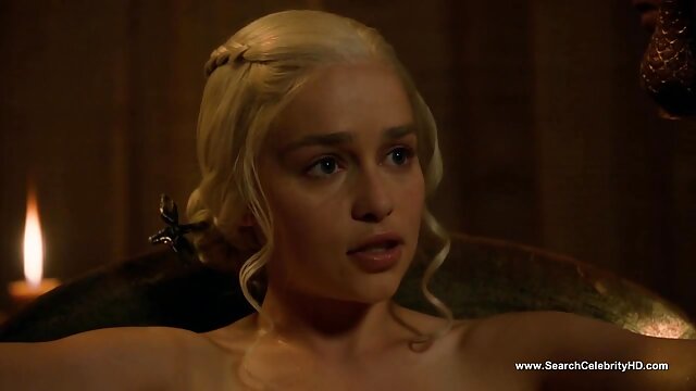 Najljubši :  Blondinka s tetovažami in fant uživata v seksu ob gorečem ognju Video posnetki 