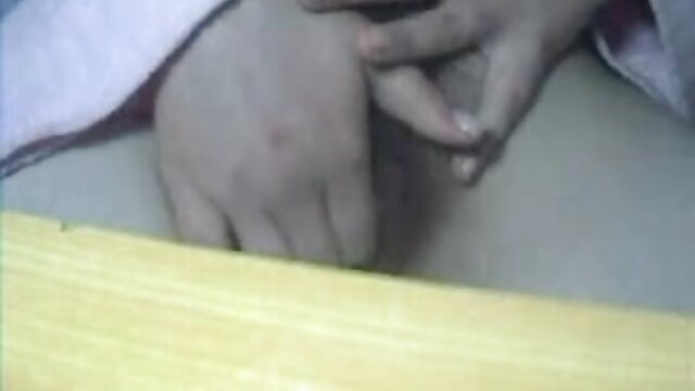 Najljubši :  Blondinka MILF ugaja svojemu čednemu črnemu žebnu Video posnetki 