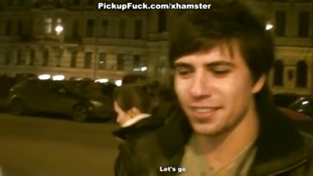 Najljubši :  Pohotna rjavolaska na kolenih sesa svojega velikega partnerja Video posnetki 