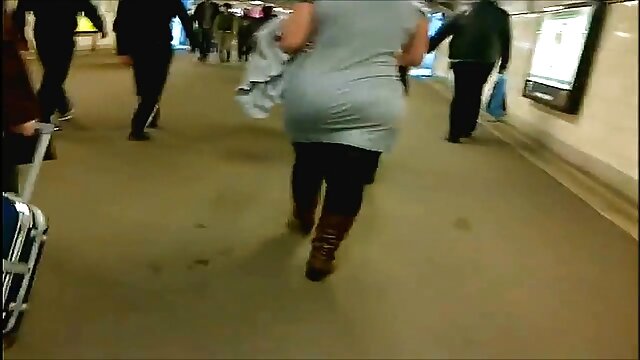 Najljubši :  Rad požira njene pošastne obline na prostem Video posnetki 