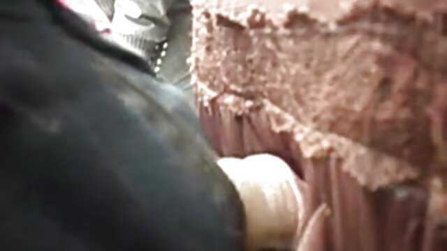 Najljubši :  MILF želi poskusiti debelega tiča do njene sočne ogromne rit Video posnetki 