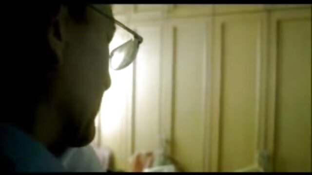 Najljubši :  Najstniška bomba z dlakavo muco se udari in šprica Video posnetki 