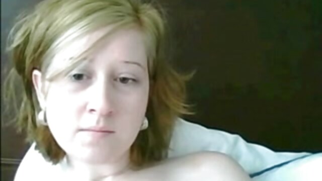 Najljubši :  Prijateljica z majhnimi joški mika moškega, da bi ji zadel muco Video posnetki 