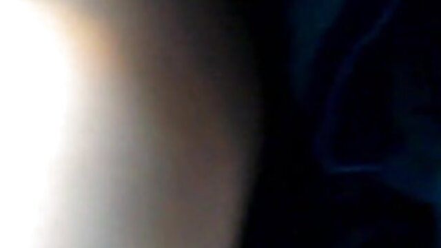 Najljubši :  Rjavolaska masturbira muco in se čez nekaj časa osredotoči na tiča Video posnetki 