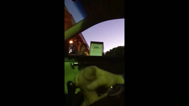 Najljubši :  Curvy chick skače v avtobusu in se zajebe Video posnetki 