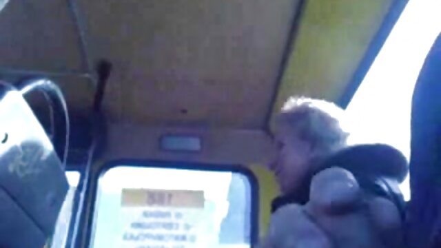 Najljubši :  Rjavolaska dama z velikimi joški uživa v odlični masturbaciji Video posnetki 