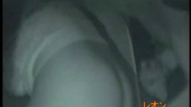 Najljubši :  Simpatična ženska se dobro norčuje ob bazenu in dobi cumshot na obraz Video posnetki 