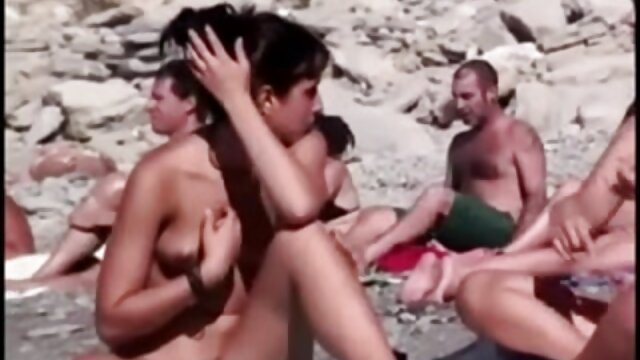 Najljubši :  Pokorna luštka zapelje močnega moža v trd seks Video posnetki 