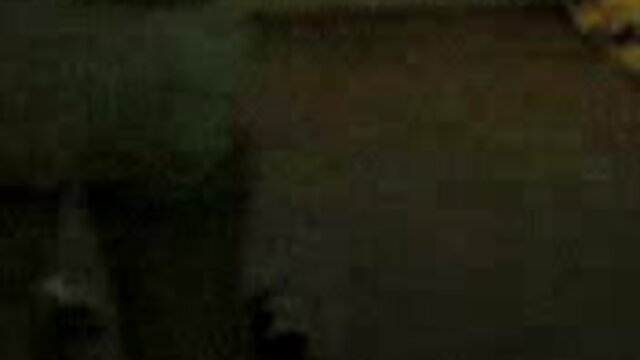 Najljubši :  Bledo rdečelaska, evropska usta, hranjena z debelim mesnim petelinom Video posnetki 