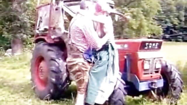 Najljubši :  Moški gredo na kampiranje s prikupnimi pastorkami in jih vpletejo v seks Video posnetki 