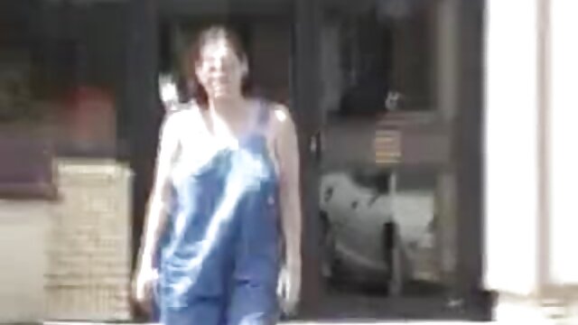 Najljubši :  Zaradi seksa v troje z lepo MILF se par neha pripravljati na izpit Video posnetki 