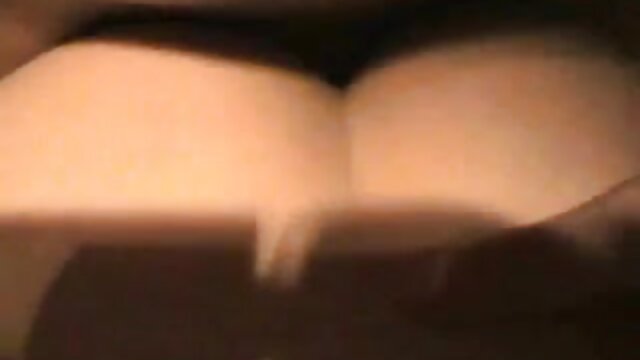 Najljubši :  Bela srček pred kamero sprejme prvega črnega tiča Video posnetki 