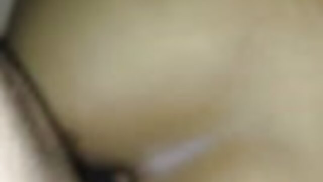 Najljubši :  Nagajivo dekle otipajo in pihajo med sprehodom po parku Video posnetki 