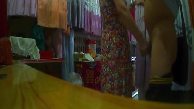 Najljubši :  Lepa punca med nogometno tekmo zapelje BF-jevega prijatelja Video posnetki 