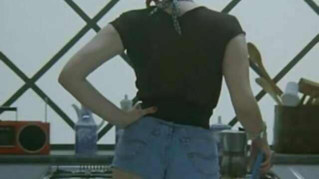 Najljubši :  Zvesti moški pride pravočasno, da poteši pumo, ki si želi petelina Video posnetki 