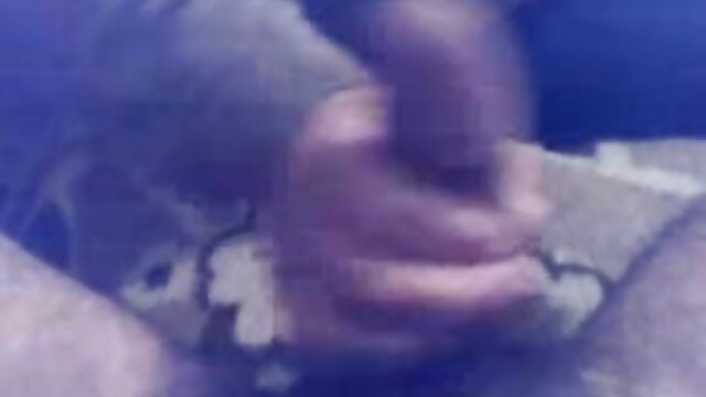 Najljubši :  Rjavolaska z naravnim telesom izvaja solo nastop Video posnetki 